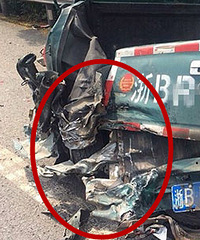 ���˸��ٶ��г���ײ ��ͷ��������...