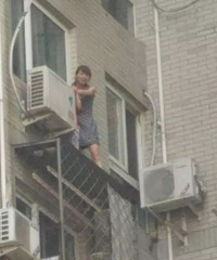 ��ը���������Ů����¥����Ȼ����Ů��������