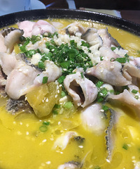 这家饭店周围有一圈学校 现在还有活动价格好便宜