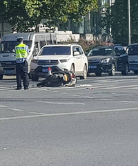 һ���翴�����ڵ�ƿ���¹ʣ���ƿ��������һ���Ĵ���~