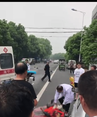 �ң���ʿһ�������˱��γ�ײ������Զ ����һ̯Ѫ����...