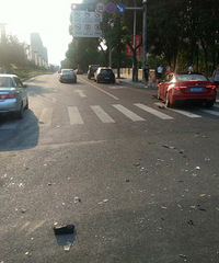 ������·����˼�����ϰ���������ŷ��˼�ϳ�ͷײ�����ˣ�