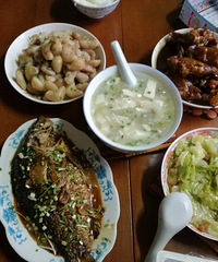 一天伙食费要100?我家一月才1千