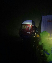 ���գ���װ�䳵��ͷ�����ڸ�������  ˾������