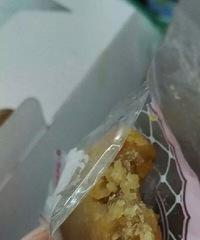 比抠门还可恶!公司昨天发的月饼都长毛了!