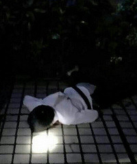 离奇!嘉兴一男子高楼坠下 裤子都没穿好