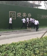 �����뵺���ٰ���֮�����˴�Ⱥ�ܣ������˱����˺ü��ţ�