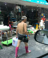 ���˽�ͷż��ʱ����ʿ ����ɫ��Ͳ�� ��ɫСƤ�㡤������