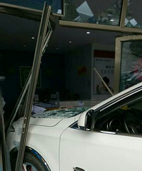 ����һŮ˾������ֱ���ֻ������������Ŷ�ײ���ˡ�����