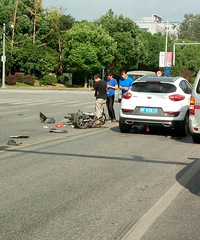 ��ũ·��Ӵ�·�ڷ�����������ƿ����ײɢ���ˡ�����