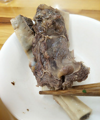 牛肉粉丝汤量太良心 加上这么大块牛排骨 一共才15!