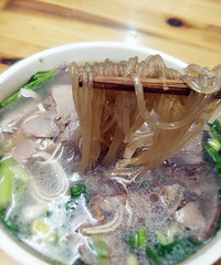 牛肉粉丝汤量太良心 加上这么大块牛排骨 一共才15!