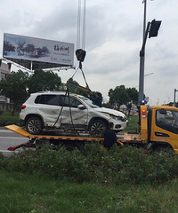 ͻ��������һ��ɫSUV���ϻ�̳ ����������...