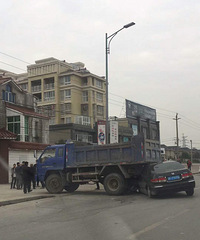 ��ͷ���ϳ�ƨ�� ײ�ˣ�