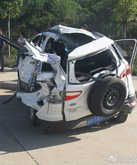 ������֤��ʻײ�ϴ������������ײ�ɷ�����15���⳥���Լ��е�