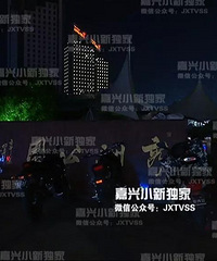 "阿姨带墨镜锻炼!某公园夜间灯带“亮瞎眼” 阿姨广场舞都不跳了