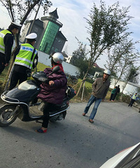 һ����ͷ���������ĳ�峵�ӷ�������ȥ�ˣ�