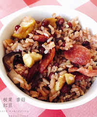 "心心念的腊肠板栗饭,今天烧了,好次,"