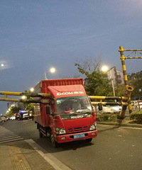 ������������ס�ˣ����ϲ˳�����һ��̫��ײ�Ϻ��