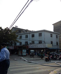 ȱ�£������Ҷ���ͷ �ؽֵ���3¥ƽ̨ð�̣�