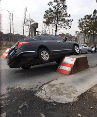 �����ĥ�˵�С���ӣ����г������ظ�ͷ��