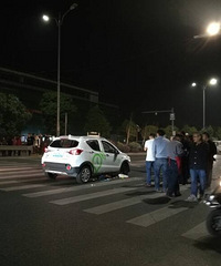 ���ǰ����߳���������ǹ�������ײ�ϵ�ƿ�� ��������û��