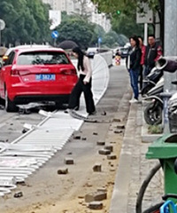 �峿����· Ů˾�����µϴ����ˣ�