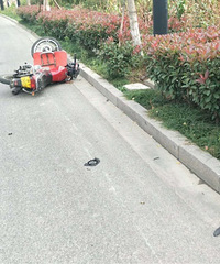 �Ϻ����ͻ���������п������Ħ�г���ײ �������̷ɽ��ݵ�