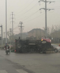 ����������С�γ�������ײ  С�γ�û�´����ȴ������