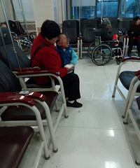 ���գ�����һ3���к�����̨��ˣ ����׹��...