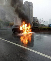 ͻ�����蹫�����и���һ����ɫQ7��ȼ �ճɿռ���...