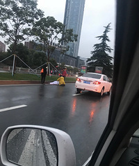 ͻ����һ�����йش����е���ѧ����ײ ײ�������ߺü��ף�