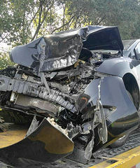 ����������л����ڸ����ϵ���һͲֽ ����γ����걨����