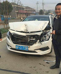 ���ӱ�ײ�������� ����廹Ц�úܿ��ĵ�����