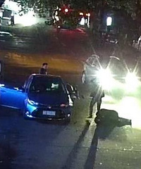 ˽�ҳ�����Υͣ ��ƿ��һͷײ��ȥֱ���ڿ��з��˸�������