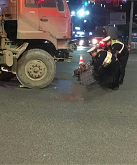 ������ɽ·���ҳ��� С�����Խ���©��������������ͼ��