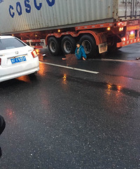 ʹ�ģ����Ǵ�������������������ƿ����ײ ����һ����û�ˣ�