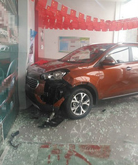 ��ȥ4s�����³� ˾�����ŵ�ɲ��ֱ�Ӱ�4S���ײ��