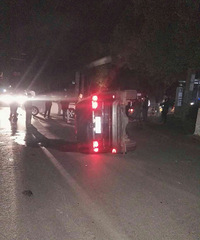 ������ҹ������������ײ һ���෭һ����ͷ����