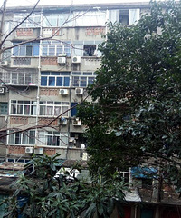 ͻ������ˮ�帽��С�� һ���Ӵ���¥����