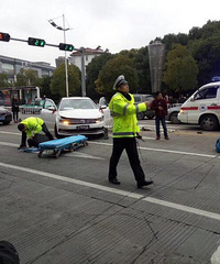 ��Ƶ������һ���������е��ϱ�ײ������ ˾����˵���˾�...