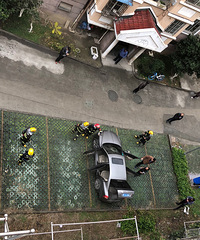 ���磡����ĳС��һ������ͣ��λ����ȼ��