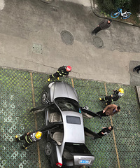 ���磡����ĳС��һ������ͣ��λ����ȼ��