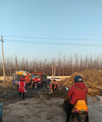 ����·�����˺ö��껹û�깤 �ܱ߾���಻����