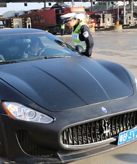 ���ӻ�30������������˽��ɯ���� �ƿ���������Ů����