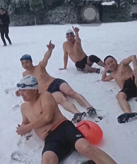 ��ѩ��ļ��� ����ȴ����һȺ����Ӵ��� ����...����欣�