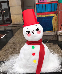 ����Ȧɹѩ�˴�����ʼ�ˣ����ѣ��Ϸ��˶ѵ�ѩ��Ҫ�Ž������ﱣ��