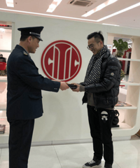 �������б���ʰ����   ���˺��´���������