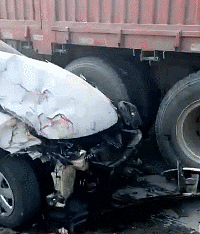 ���ң�����ĳ��УѧԱ���Ž���ײ��󿨳� �ֳ����ң�