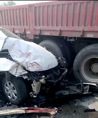 �ͣ�����һ��УѧԱ���Ž���ײ��󿨳� �ֳ�������Ƶ